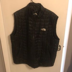 Black north face vest